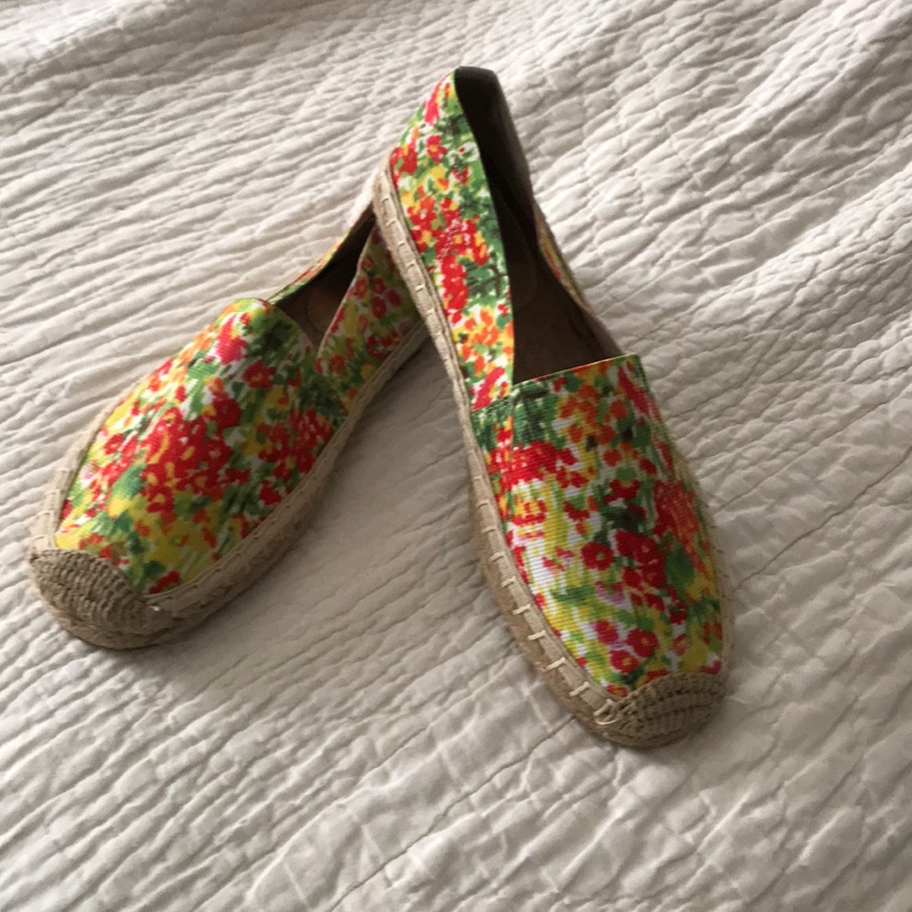 NWOT Ellen Tracy colorful espadrilles